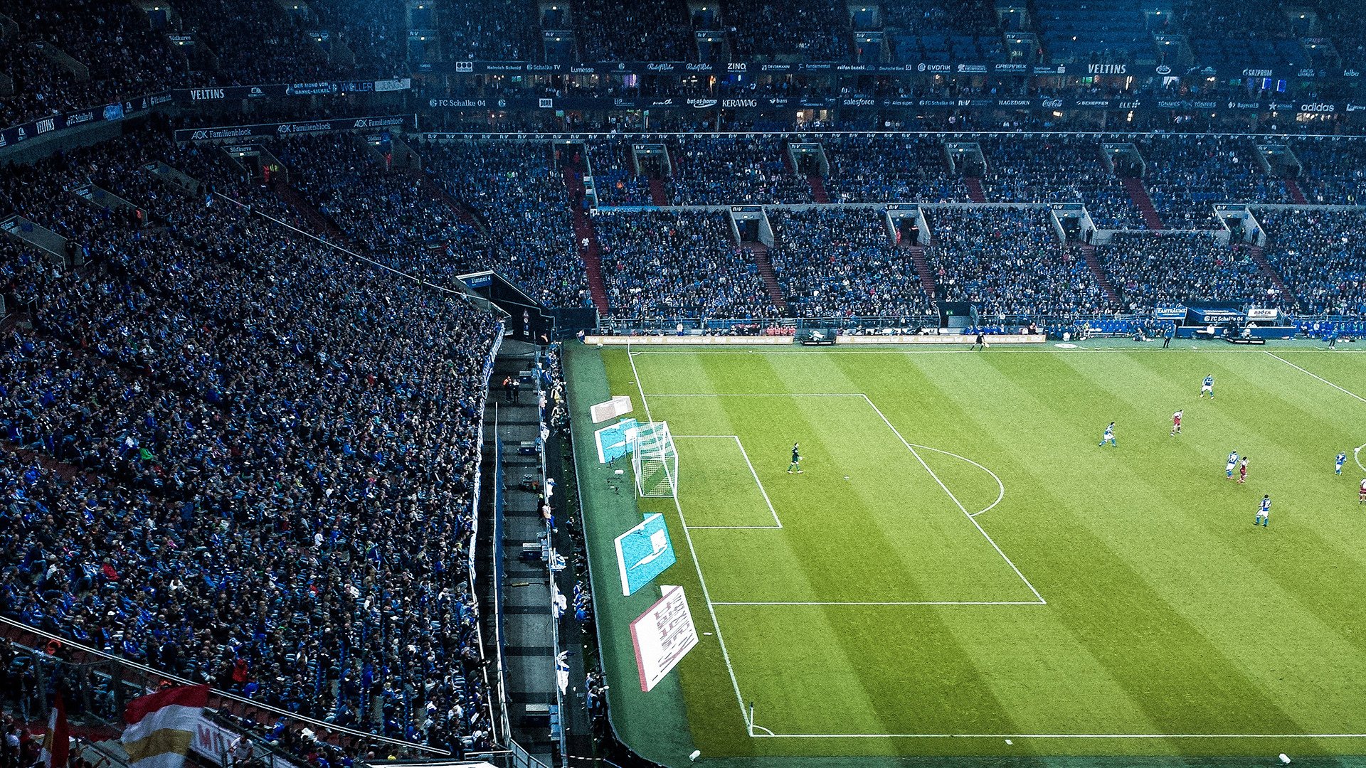 九游游戏中心下载-英超激烈角逐,豪门之间争冠白热化